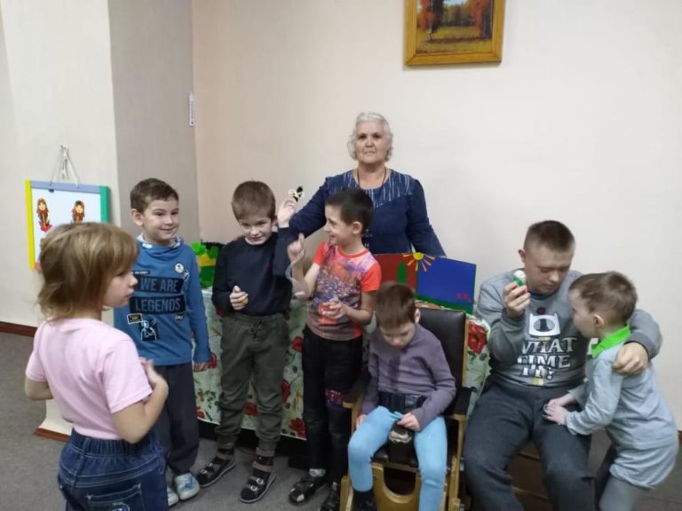 Педагог Котова М.И. вместе с детьми подготовила сказку родителям